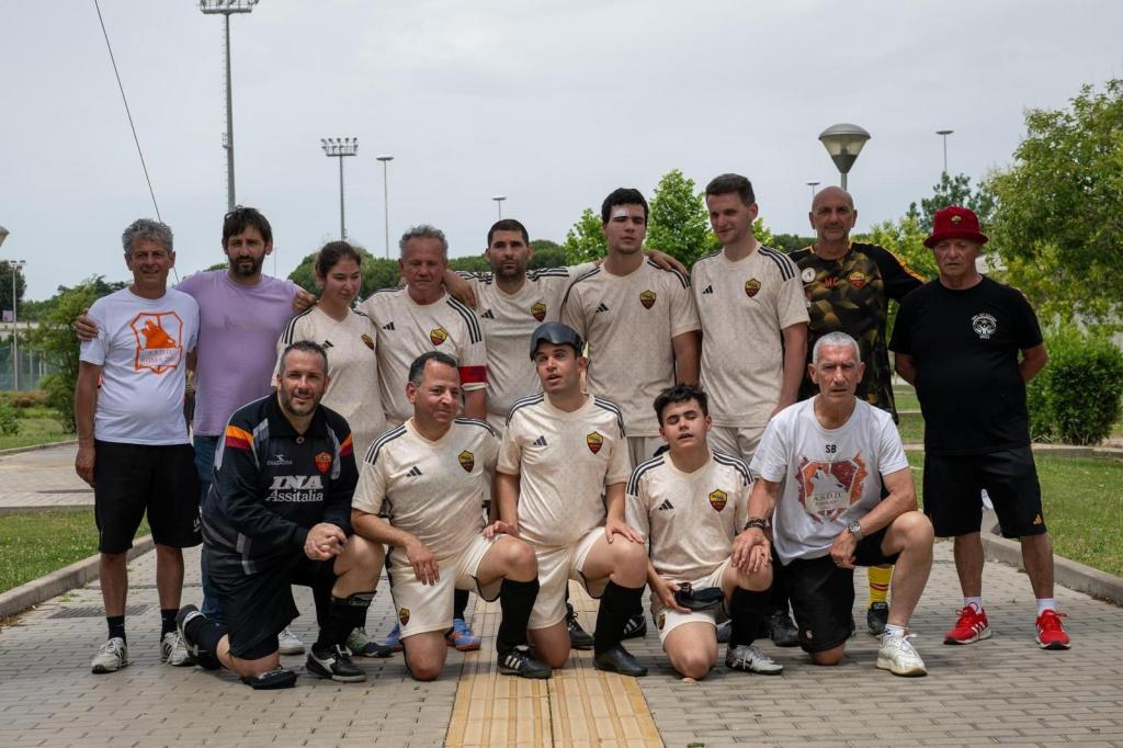 Foto di gruppo Squadra Maschile, con completo bianco